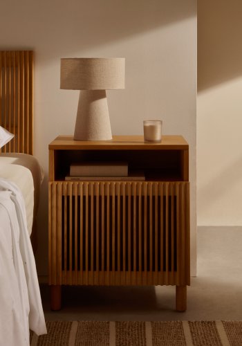 KAVE HOME Beyla massivt asketre ved siden av bordet med eikefiner, 53 x 62 cm