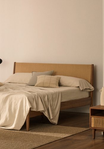 KAVE HOME Elan seng i finér og massivt valntttre med snormadrass 160 x 200 cm FSC Mix Credit