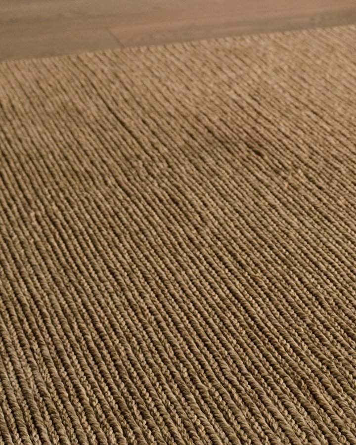 KAVE HOME Galinda taupe teppe laget av syntetiske fibre, 160 x 230 cm