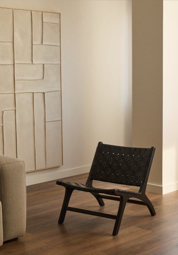 KAVE HOME Calixta lenestol, uten armlener - svart hndvevd skinn og svart mahognitre 