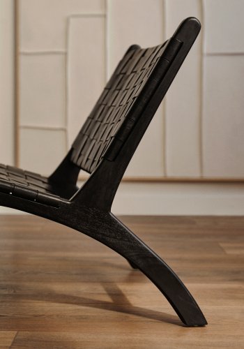 KAVE HOME Calixta lenestol, uten armlener - svart hndvevd skinn og svart mahognitre 