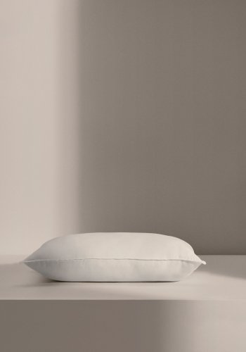 KAVE HOME Fluff fyllningskudde - vitt tyg i tervunna fibrer och polyesterfiber (50x30)