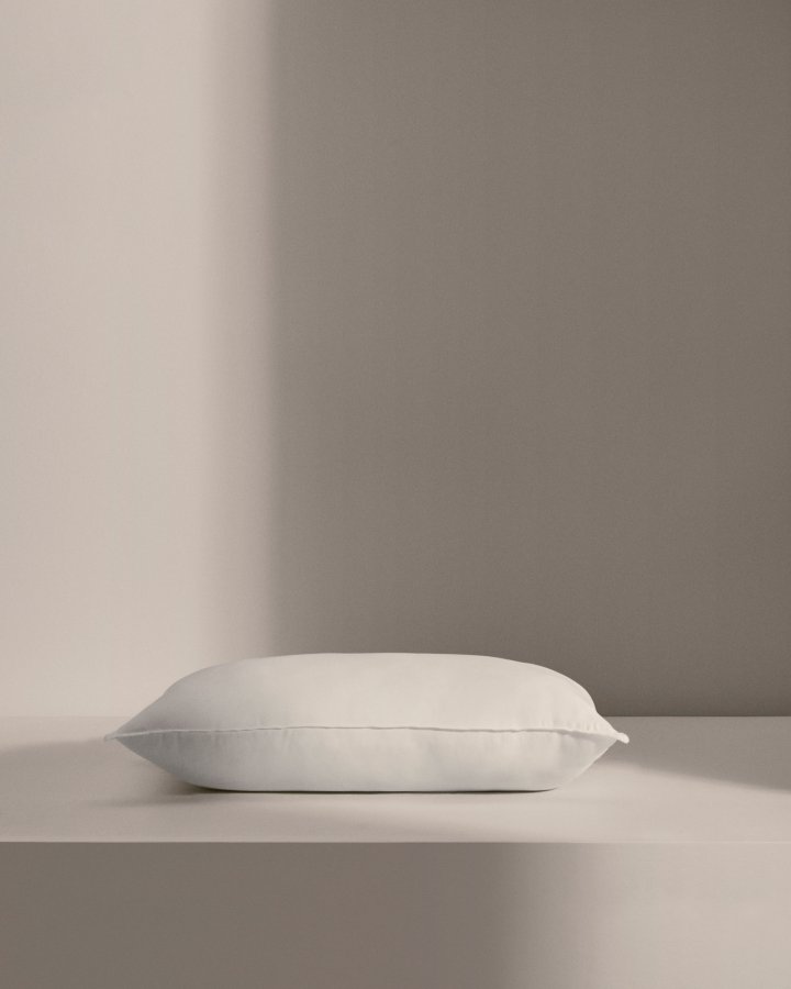 KAVE HOME Fluff fyllningskudde - vitt tyg i tervunna fibrer och polyesterfiber (50x30)