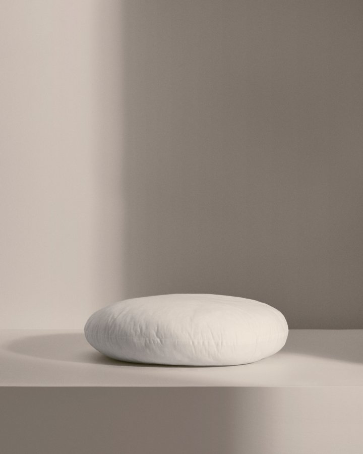KAVE HOME Fluff fyldpude, rund - hvid stof i genbrugsfibre og polyesterfiber (45)