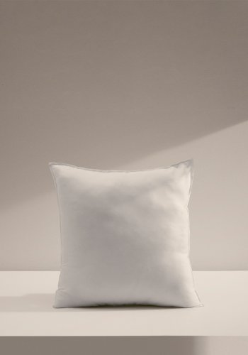 KAVE HOME lofyllingspute - hvitt stoff i resirkulerte fibre og polyesterfiber (45x45)