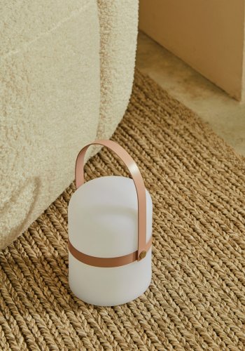 KAVE HOME Ridley mini LED-bordlampe i rosa polyetylen