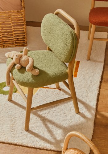 KAVE HOME Helda barnestol - grnn bouclé og naturlig eik