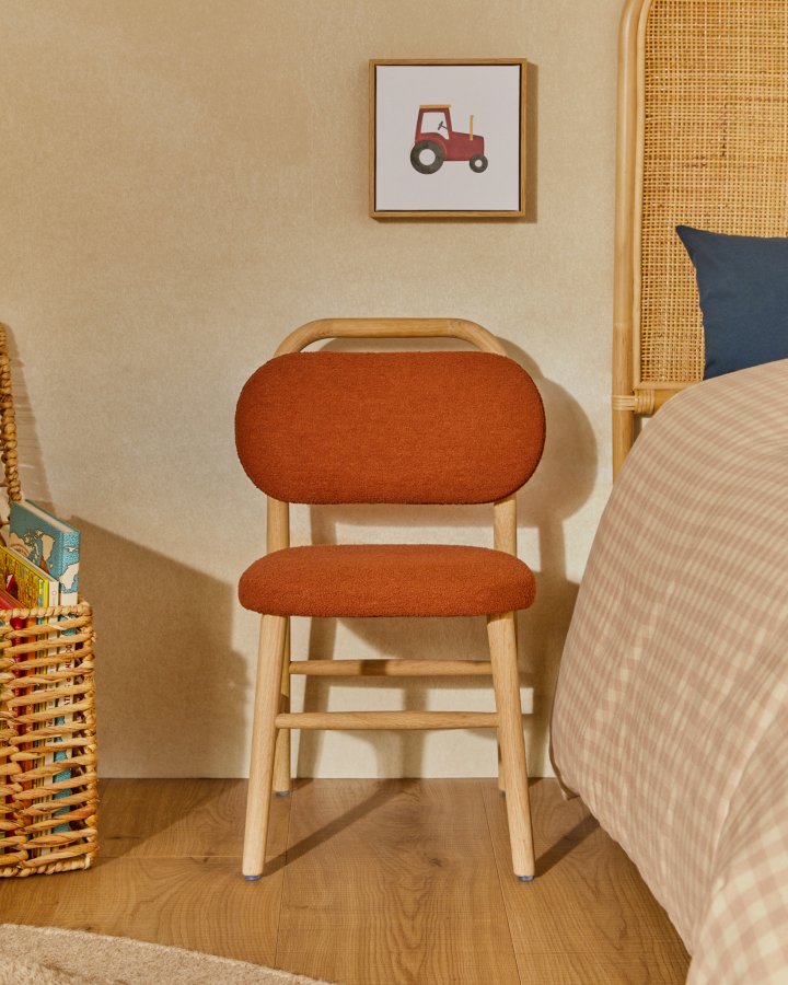 KAVE HOME Helda barnestol - terracotta bouclé og naturlig eik