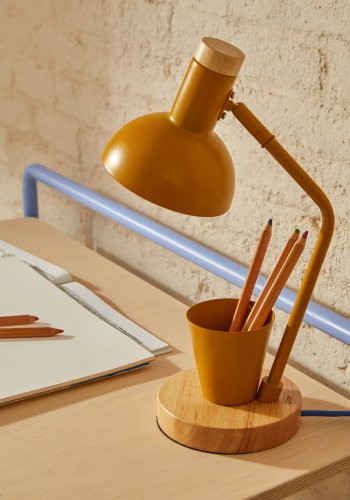 KAVE HOME Katia skrivebordslampe, med blyantholder - tre og sennepsgult metall