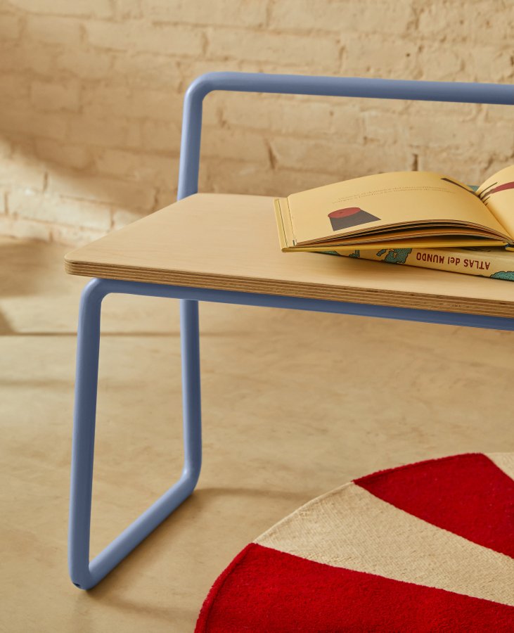 KAVE HOME Barnebenk i tinn, m. ryggsttte - finér i naturlig ask og bltt metall (76x35)