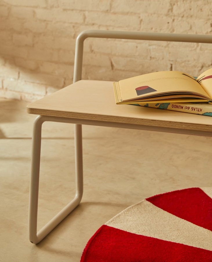 KAVE HOME Barnebenk i tinn, m. ryggsttte - finér i naturlig ask og beige metall (76x35)