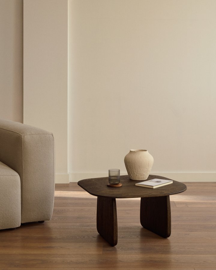 KAVE HOME Pirita sidebord laget av massiv eik i mrk finish, 70,6 x 70 cm FSC 100%.