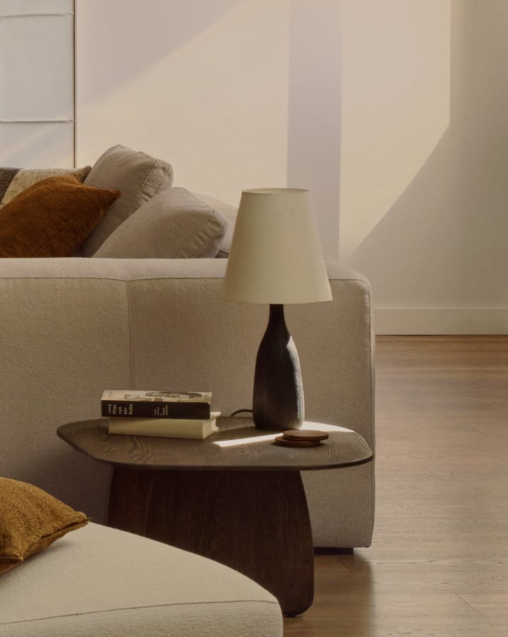 KAVE HOME Luvia bordlampe med trefot i svartmalt utfrelse