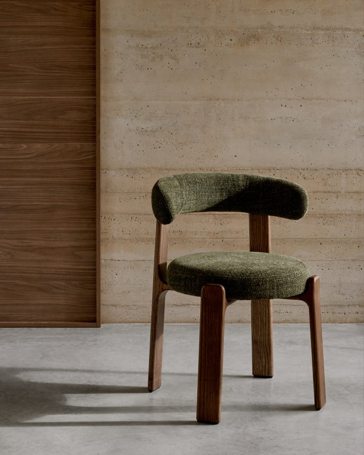 KAVE HOME spisebordsstol i granitt - grnn chenille og valntt finish asketre