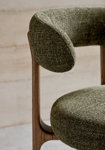 KAVE HOME spisebordsstol i granitt - grnn chenille og valntt finish asketre