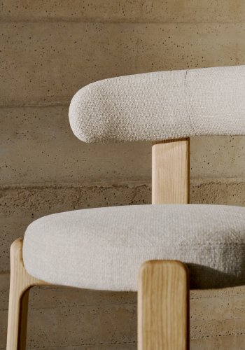 KAVE HOME spisestuestol i granitt - beige chenille og naturlig ask