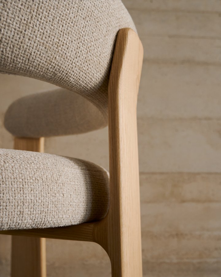 KAVE HOME Granitt 3-bent spisebordsstol, m. armlener - beige chenille og naturlig ask