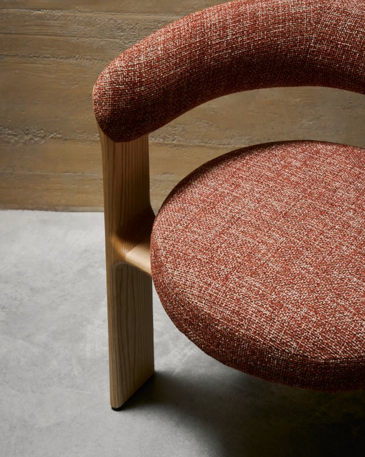 KAVE HOME Granitt 3-bent spisebordsstol, m. armlener - terracotta chenille og naturlig ask