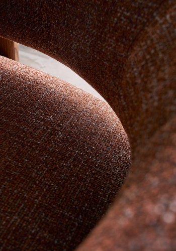 KAVE HOME lenestol i granitt, m. armlen - granittbrun chenille og valntt finish asketre