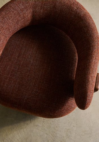 KAVE HOME lenestol i granitt, m. armlen - granittbrun chenille og valntt finish asketre