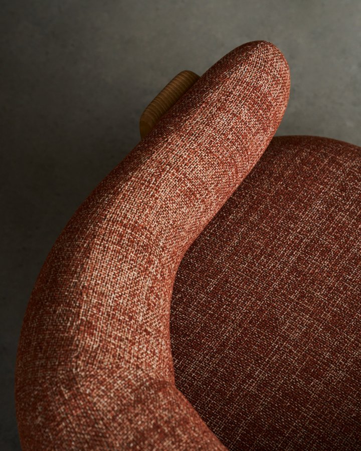 KAVE HOME lenestol i granitt, m. armlener - terracotta chenille og naturlig ask