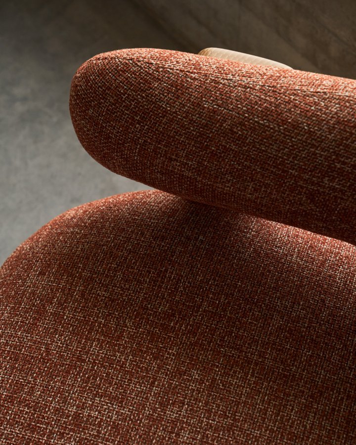 KAVE HOME lenestol i granitt, m. armlener - terracotta chenille og naturlig ask