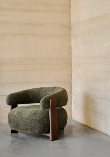 KAVE HOME Granitt lenestol, med armlener - granittgrnn chenille og valntt finish asketre