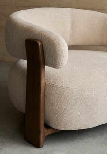 KAVE HOME lenestol i granitt, m. armlener - beige chenille og valntt finish asketre