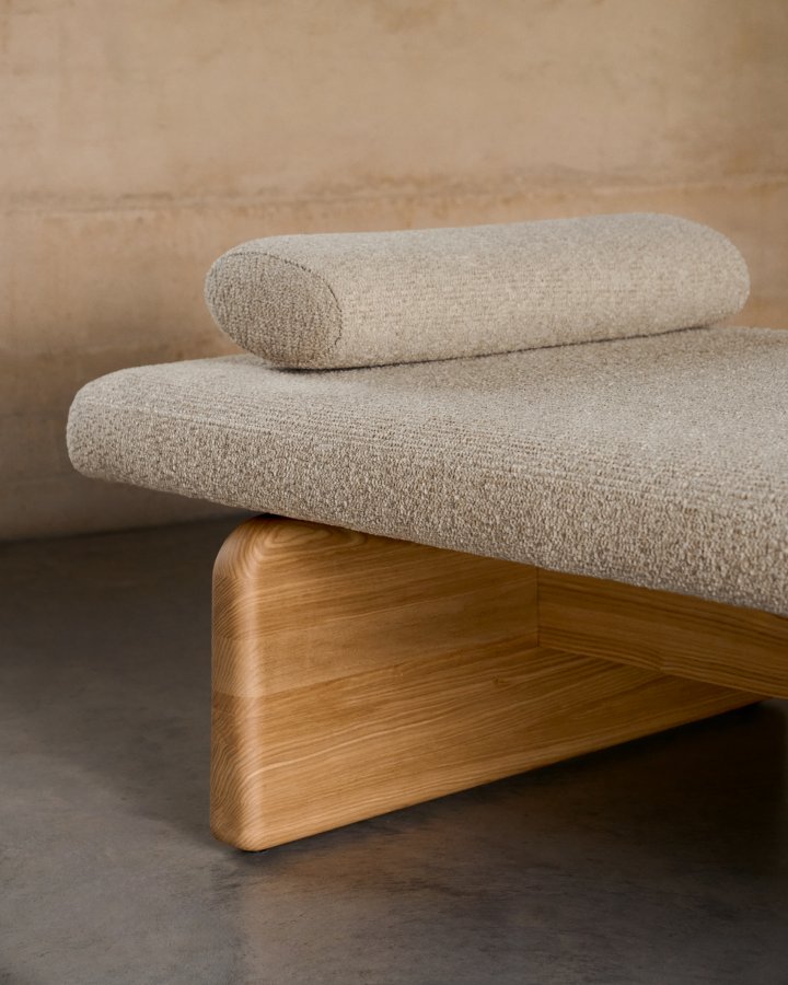 KAVE HOME Topaz divan, m. pute - beige chenille og naturlig asketre (200x80)