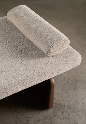 KAVE HOME Topaz divan, m. pute - beige chenille og valntt finish asketre (200x80)