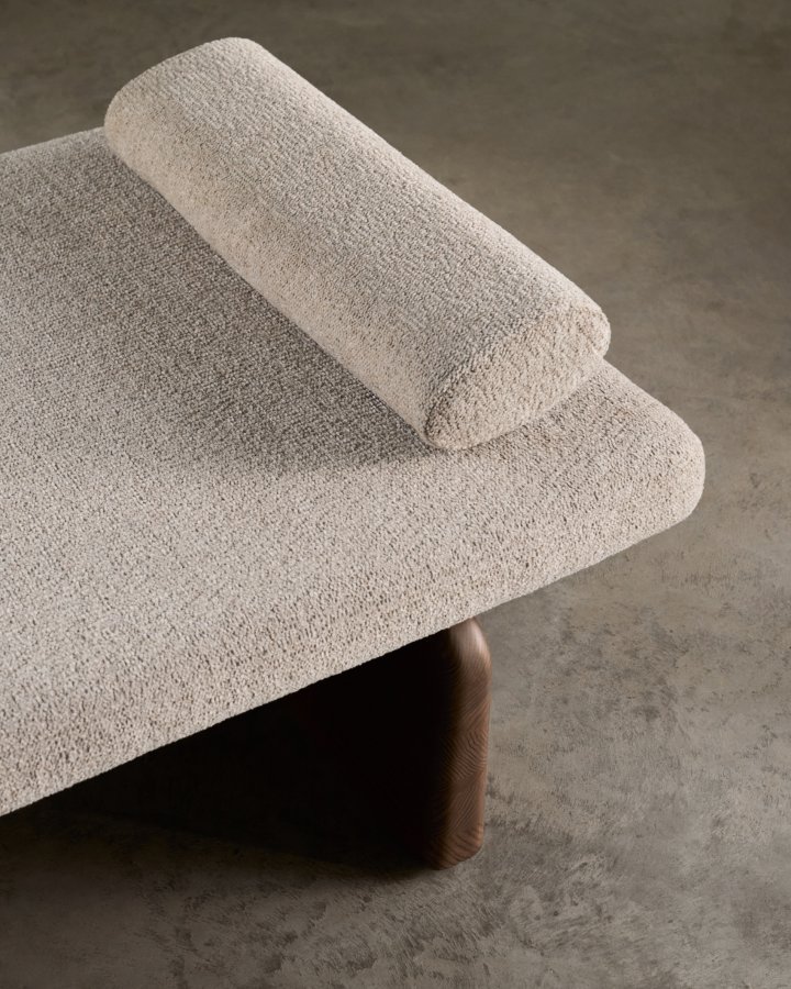 KAVE HOME Topaz divan, m. pute - beige chenille og valntt finish asketre (200x80)
