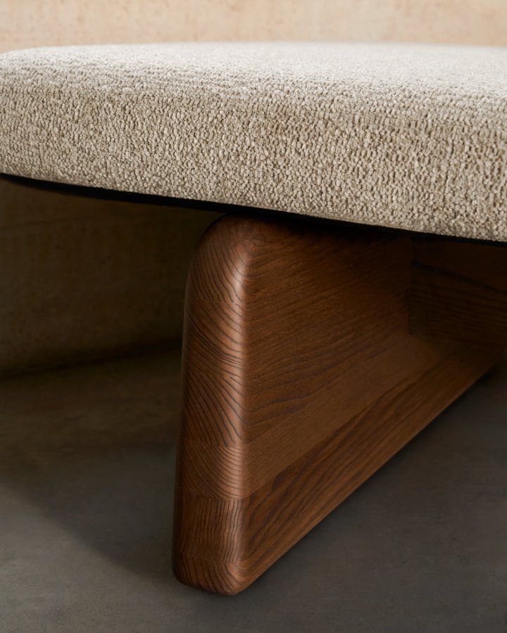 KAVE HOME Topaz divan, m. pute - beige chenille og valntt finish asketre (200x80)