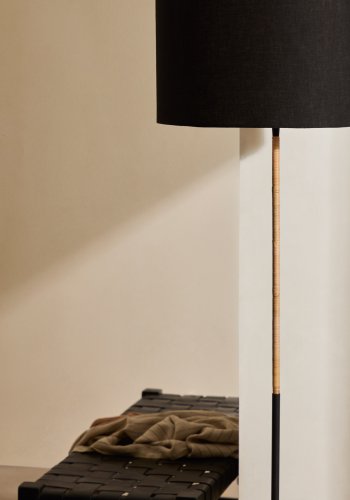 KAVE HOME Canar gulvlampe - sort bomuld, rattan og metal