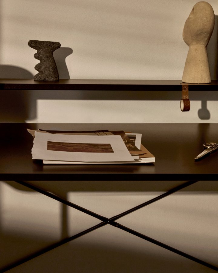 KAVE HOME Galatia konsollbord, m. 1 hylle - svart melamin og svart metall (120x64,5)