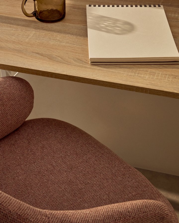 KAVE HOME Einara kontorstol, med armlener - rosa stoff og polypropylen