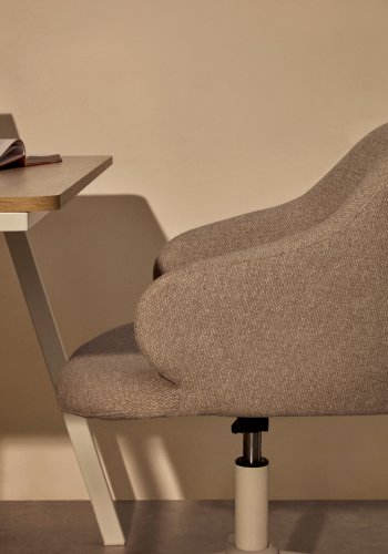 KAVE HOME Einara kontorstol, med armlener - lys gr stoff og polypropylen