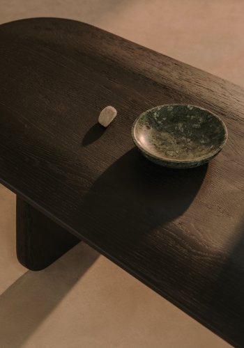 KAVE HOME Pirita salongbord i massiv eik i sort finish, 146 x 56,5 cm FSC 100%.