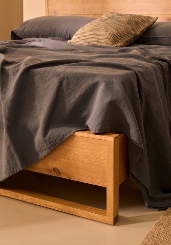 KAVE HOME Alguema-seng i eikefiner med naturlig overflate for madrass 160 x 200 cm