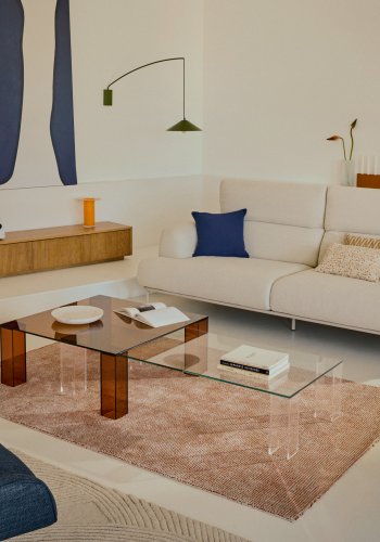 KAVE HOME Adularia brunt sidebord laget av herdet glass, 85 x 85 cm