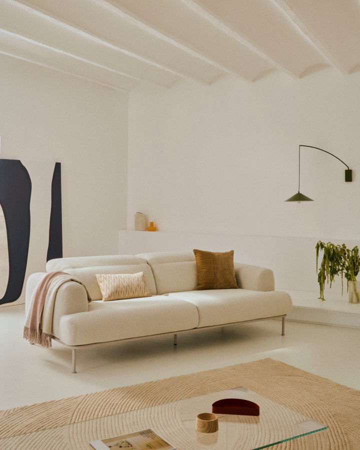 KAVE HOME Aurum 3-manns sofa, med nakkesttte - kremstoff og matt grtt metall (B: 234cm)