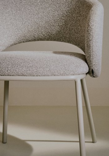 KAVE HOME Maina spisebordstol, m. armlener - beige chenille og beige stl