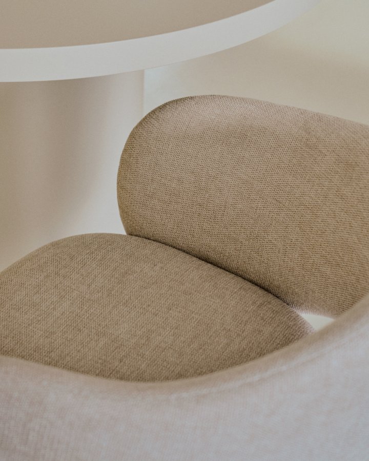 KAVE HOME Maina spisebordsstol, m. arml�n - beige chenille og beige st�l