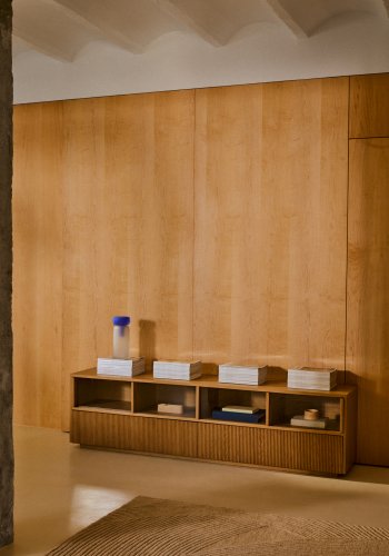 KAVE HOME Helvine skjenk, m. 4 skyvedrer og 2 skuffer - herdet glass og naturlig eikefiner