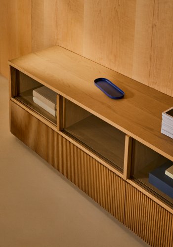 KAVE HOME Helvine skjenk, m. 4 skyvedrer og 2 skuffer - herdet glass og naturlig eikefiner