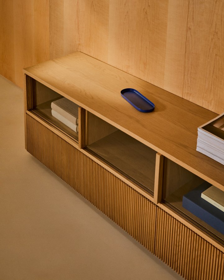 KAVE HOME Helvine skjenk, m. 4 skyvedrer og 2 skuffer - herdet glass og naturlig eikefiner