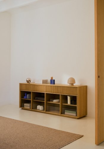 KAVE HOME Helvine skjenk, m. 4 skyvedrer og 4 skuffer - herdet glass og naturlig eikefiner