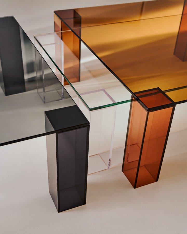 KAVE HOME Adularia sidebord i gjennomsiktig herdet glass, 85 x 85 cm