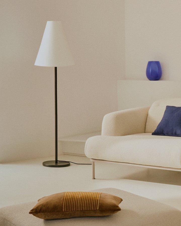 KAVE HOME Navat gulvlampe med metallbase i grnnmalt utfrelse