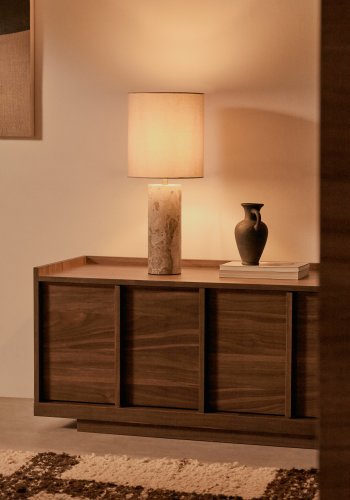 KAVE HOME Raze bordlampe - beige hr og beige marmor