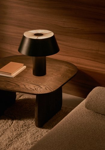 KAVE HOME Ancare bordlampe i svart metall og beige tauledning